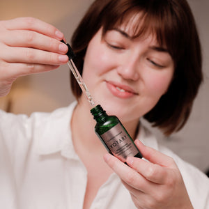 Brightening Hyaluronic Serum, Narcissus and AHAs - 50ml